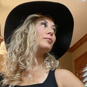 Meet your Posher, Mindy